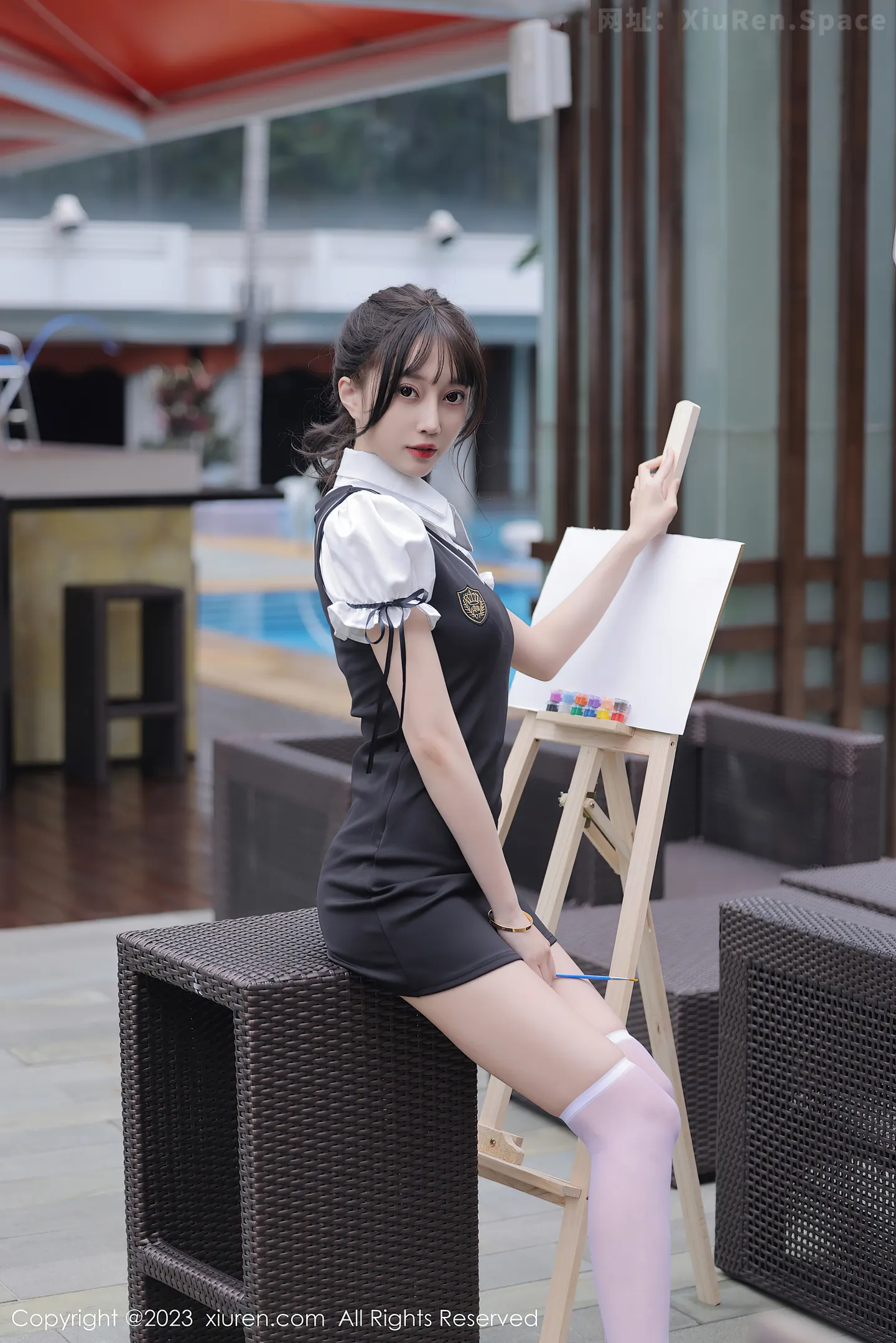 图片[4]-[XiuRen秀人网]2023.06.09 VOL.6889 玥儿玥er 灰色OL制服与白色蕾丝内衣加丝袜美腿性感私房写真集-秀人网官方网站